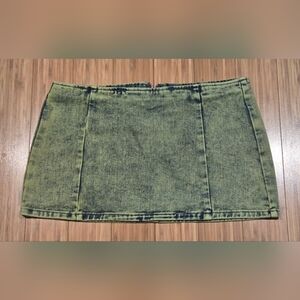 💚 NWT Pretty Little Thing Stylish Green Denim Skirt